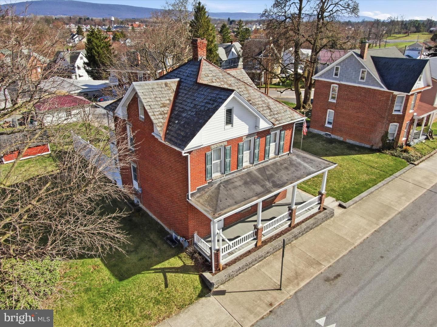 231 Fairview Avenue W photo 8