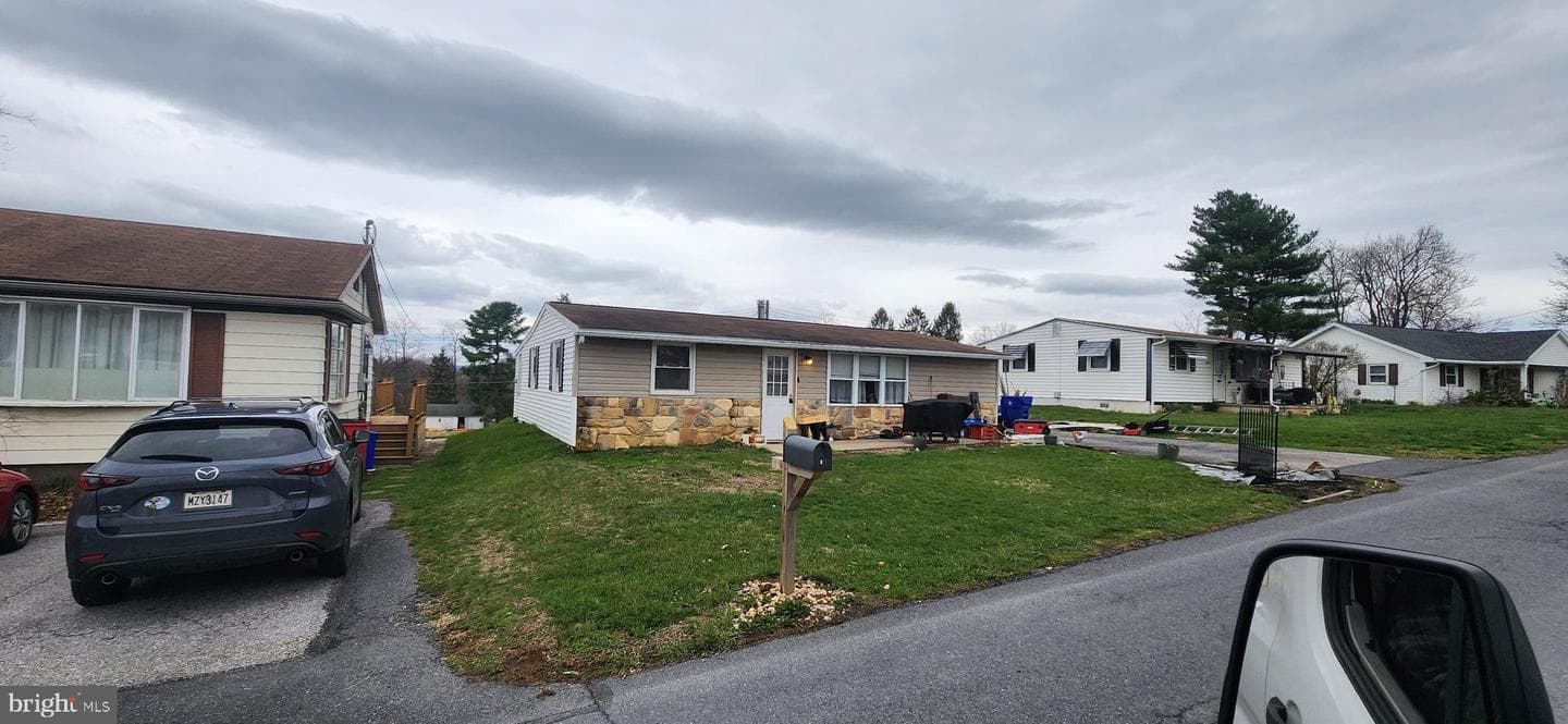 13 Forest Avenue photo 3
