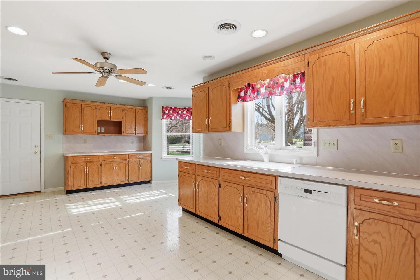 312 Woodvale Drive photo 16