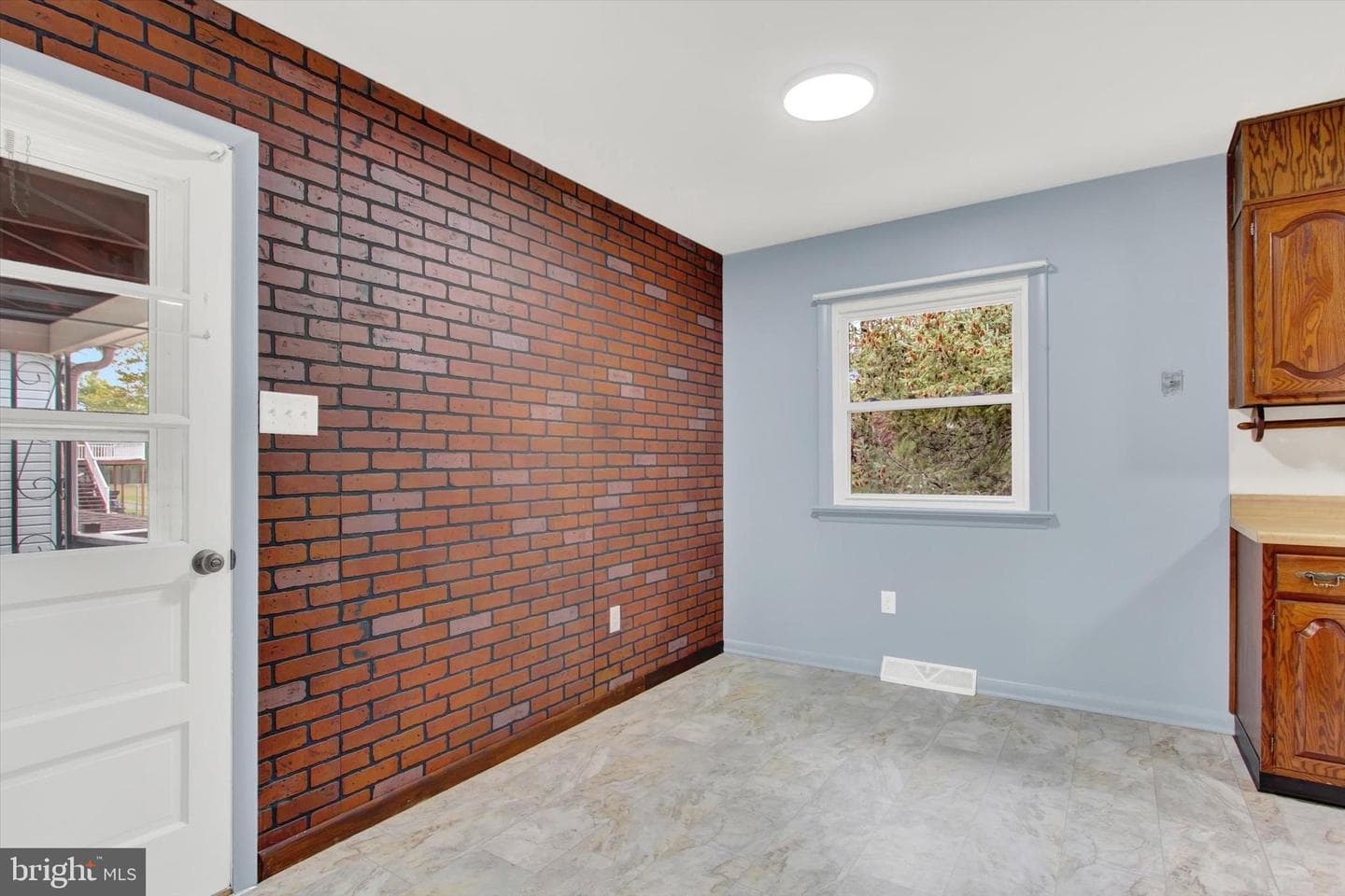 306 Cottage Street photo 6