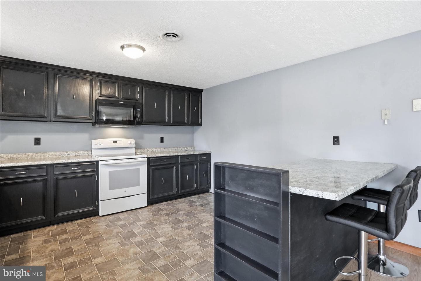 99 Jameslee Drive photo 10