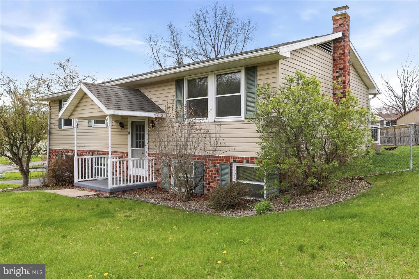 99 Jameslee Drive photo 3