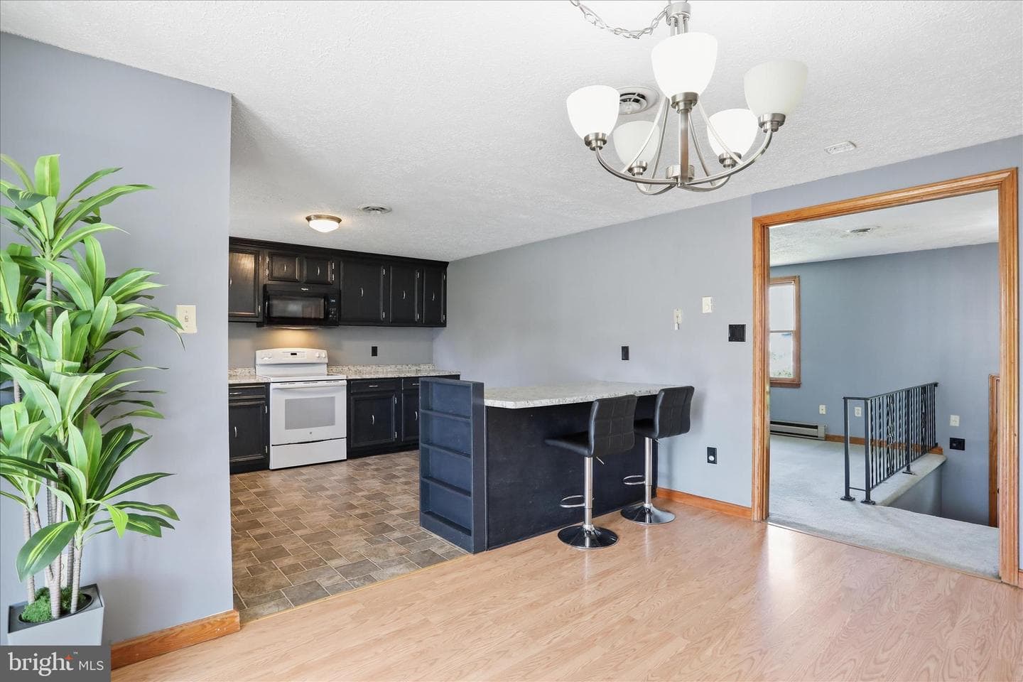 99 Jameslee Drive photo 8