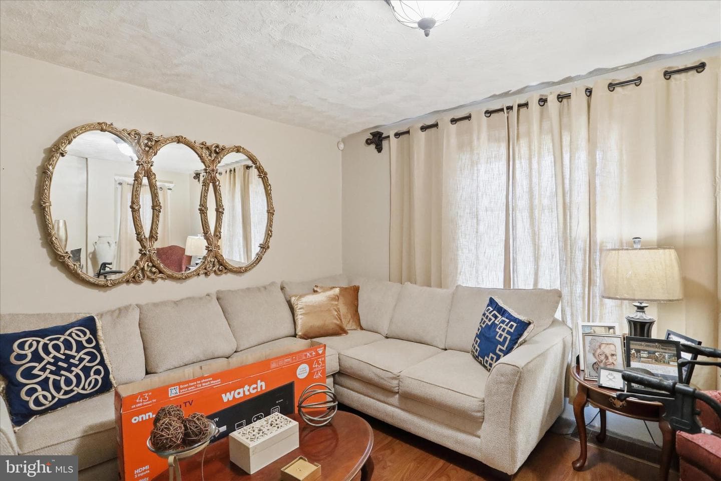 254 W Queen Street photo 5