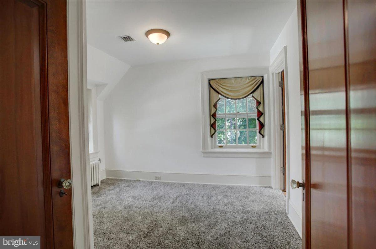 307 W King St photo 39