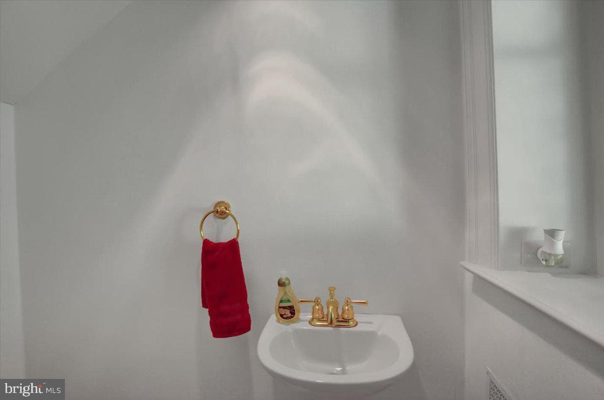 307 W King St photo 56