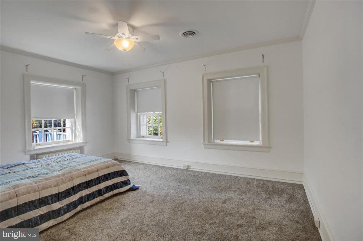 307 W King St photo 57