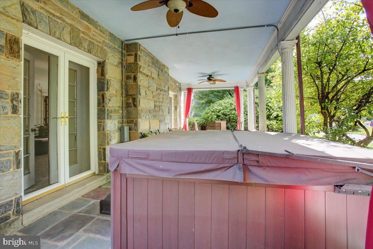 307 W King St photo 70