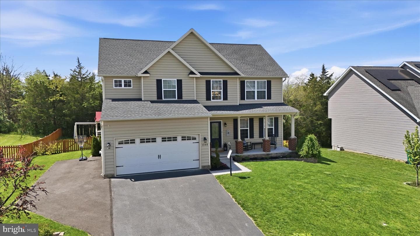 1288 Emilys Court photo 2