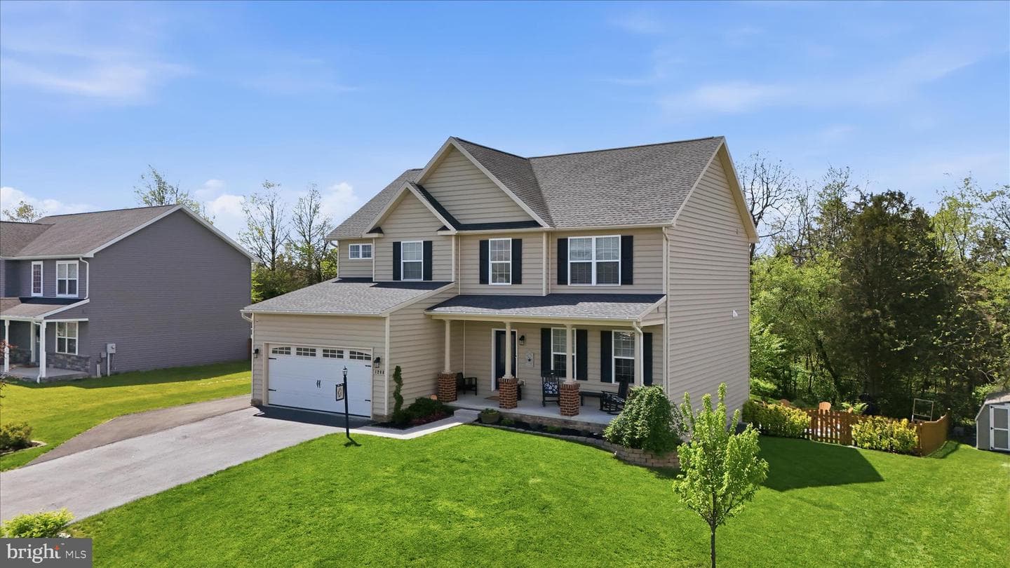 1288 Emilys Court photo 3