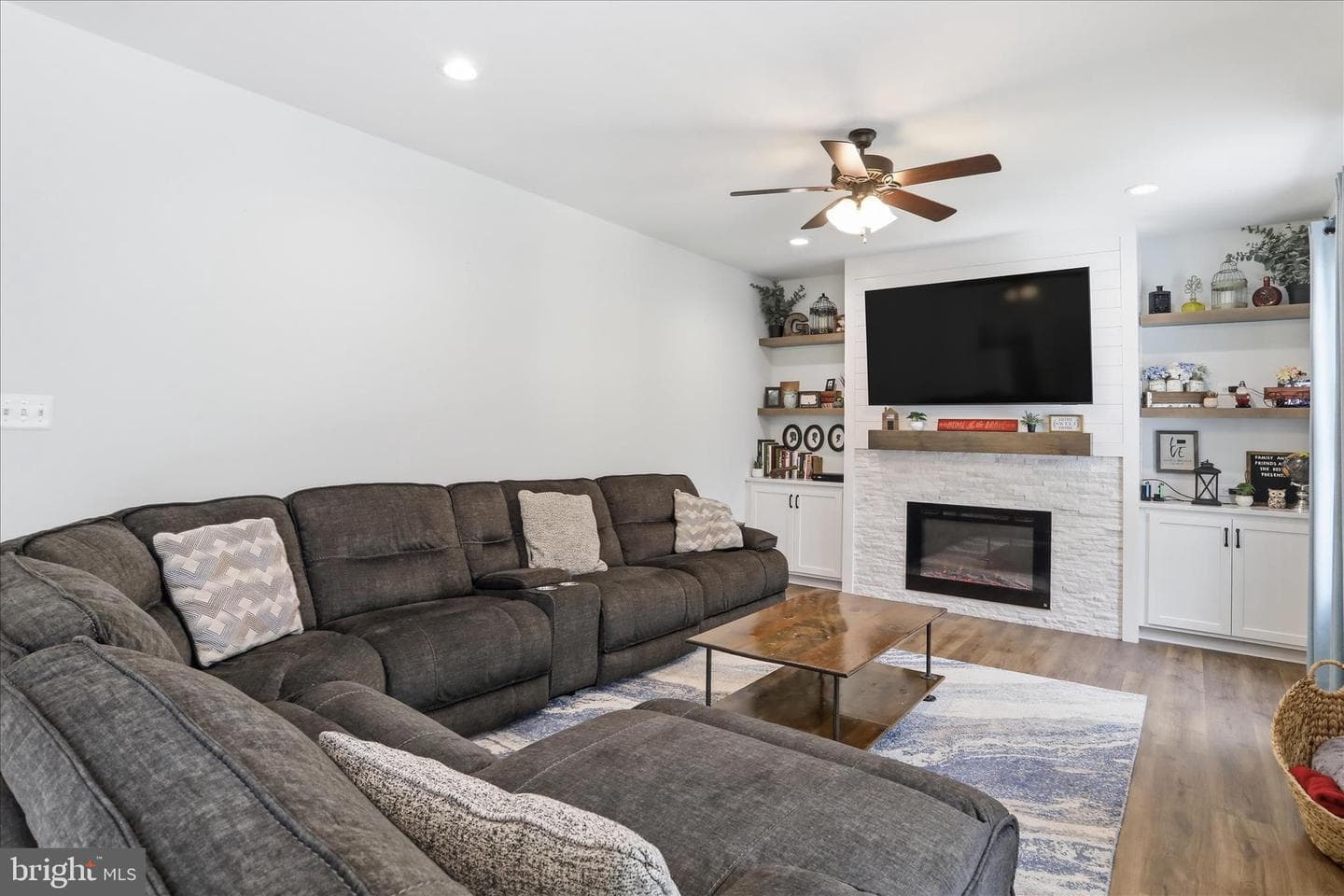 1288 Emilys Court photo 9