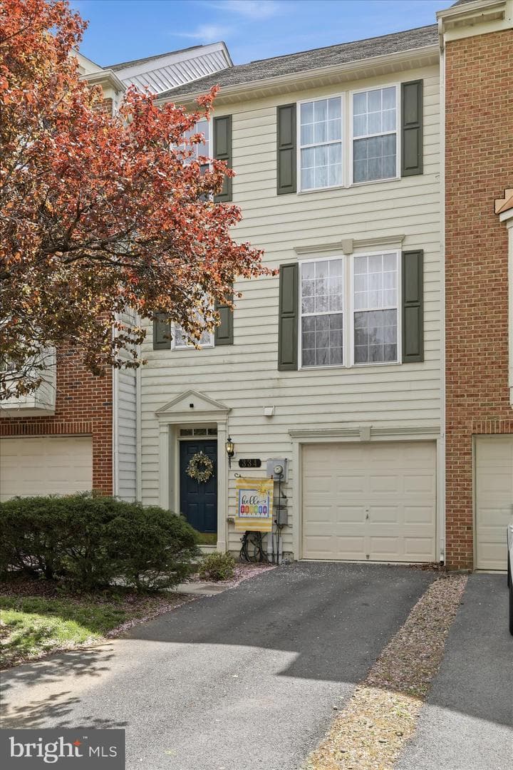 334 Lantern Ln photo 3