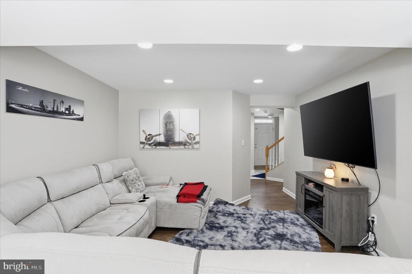 334 Lantern Ln photo 7