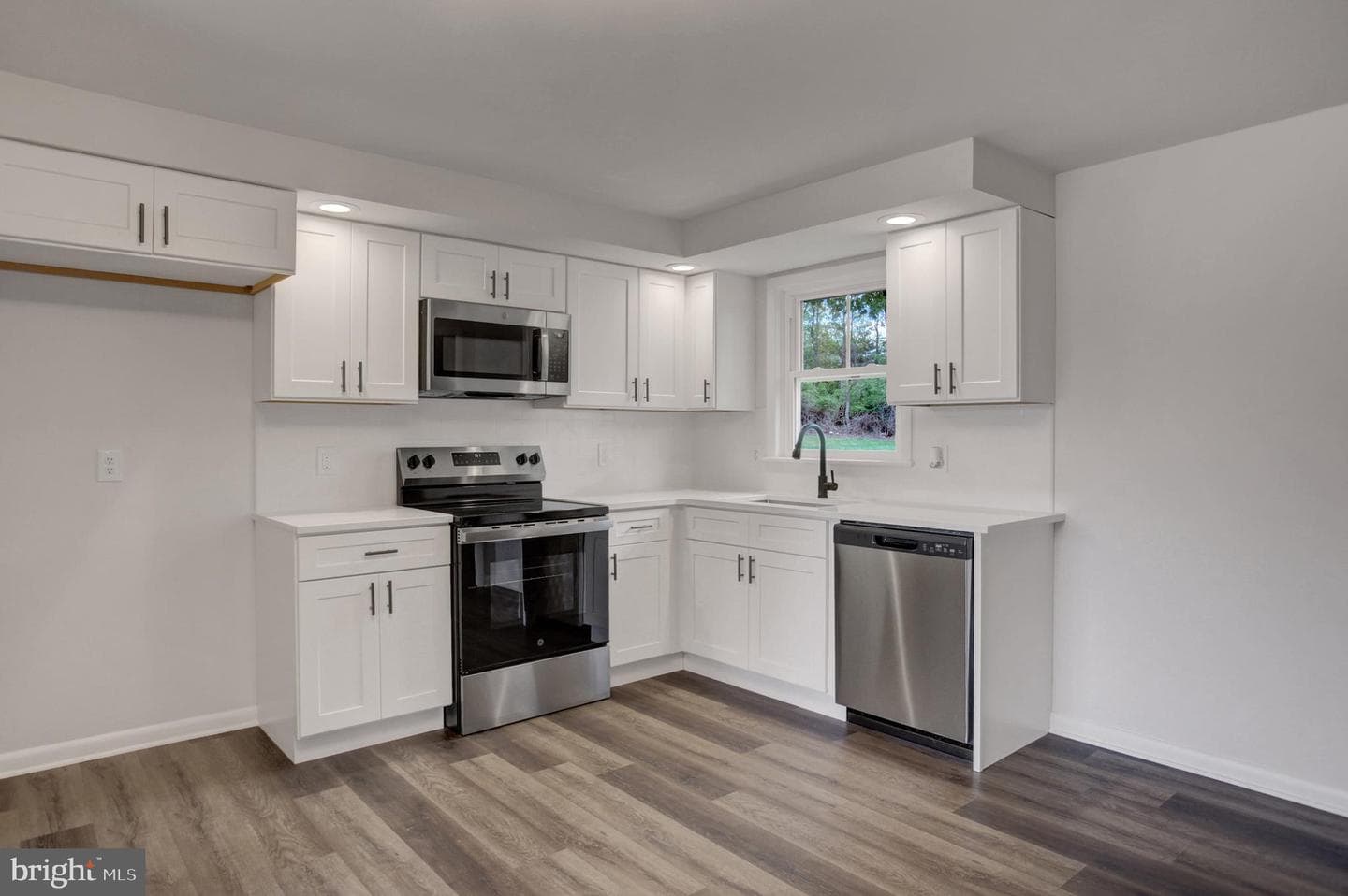 14944 Sherwood Drive photo 8
