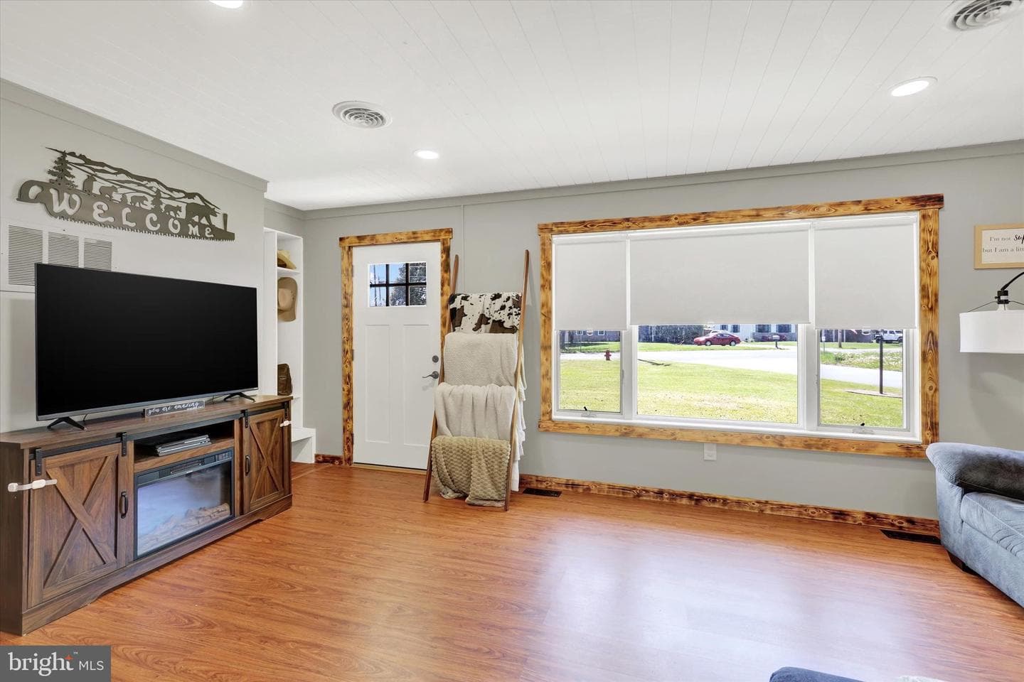 1 Lincoln Drive photo 4