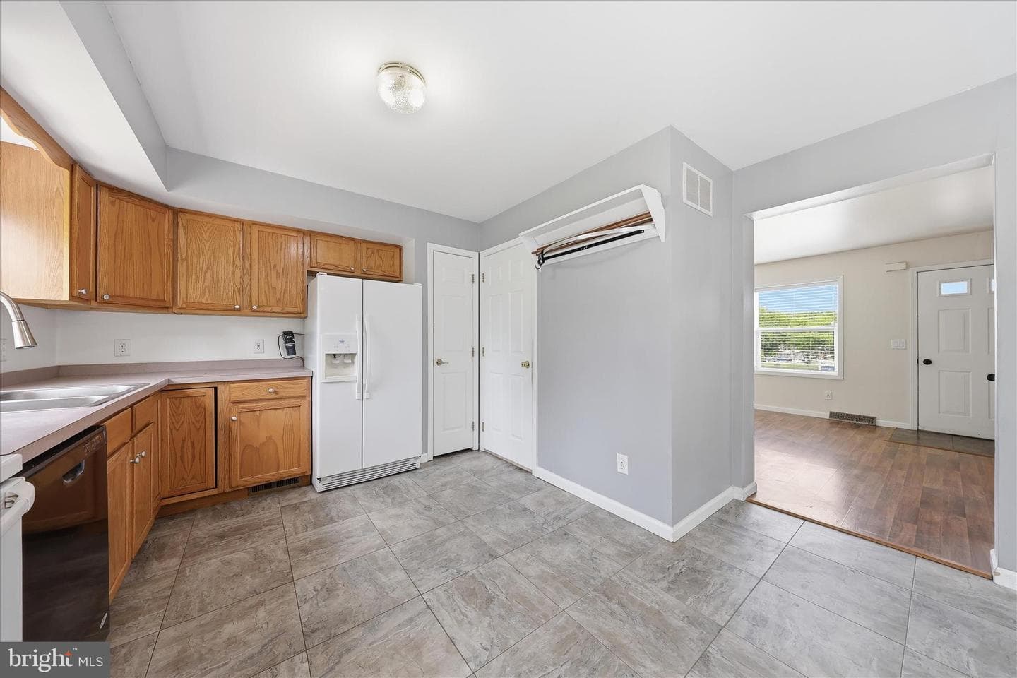 8757 Kings Road photo 14