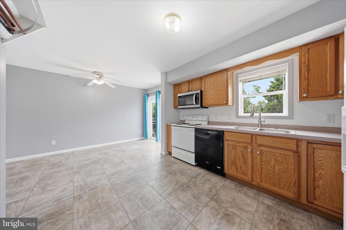 8757 Kings Road photo 16