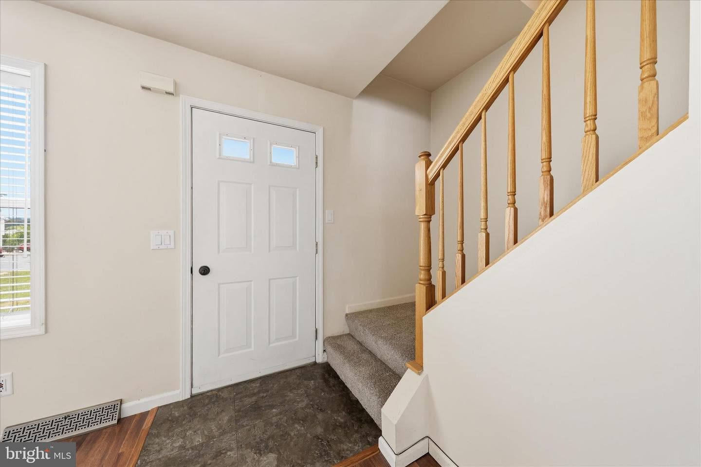 8757 Kings Road photo 2