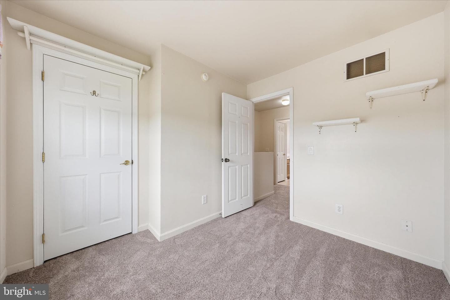 8757 Kings Road photo 26