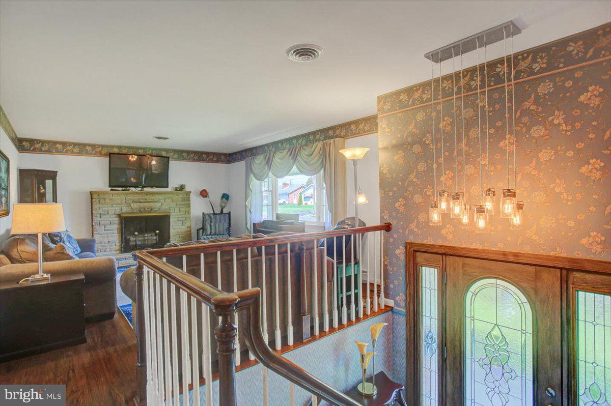 328 Wayburn Street photo 11