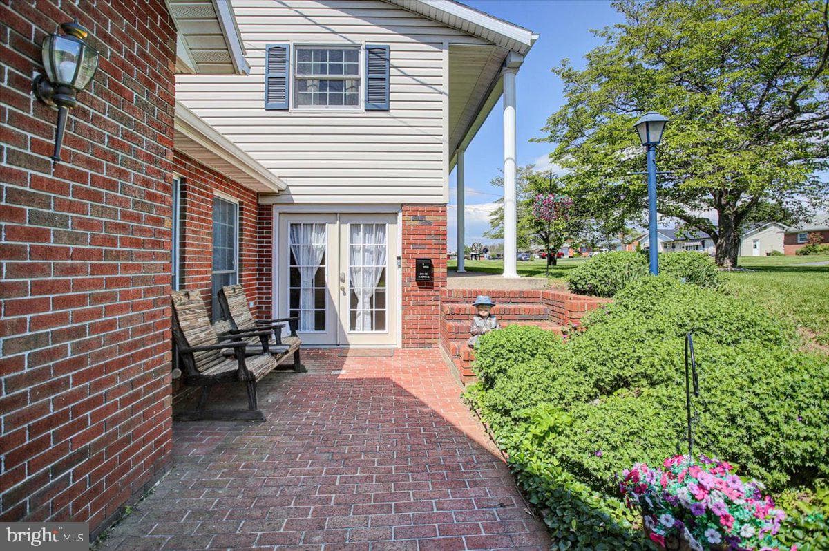 328 Wayburn Street photo 9