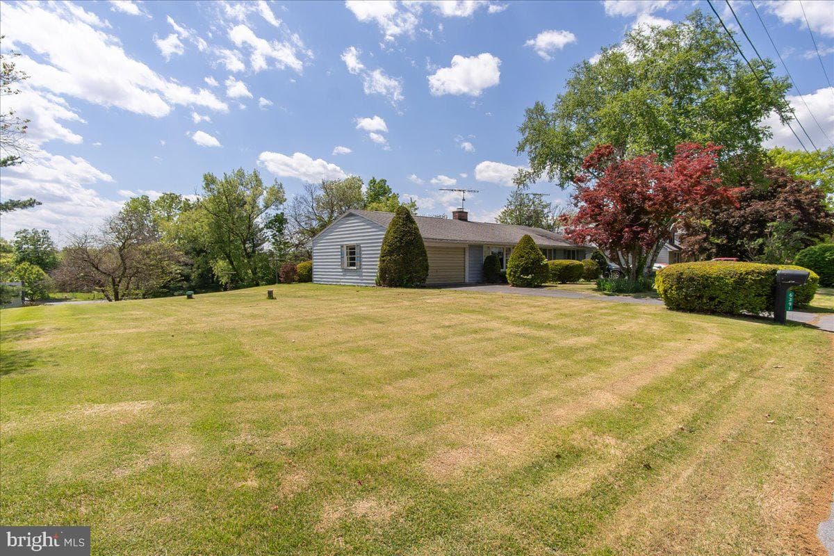 6391 Hillcrest photo 33