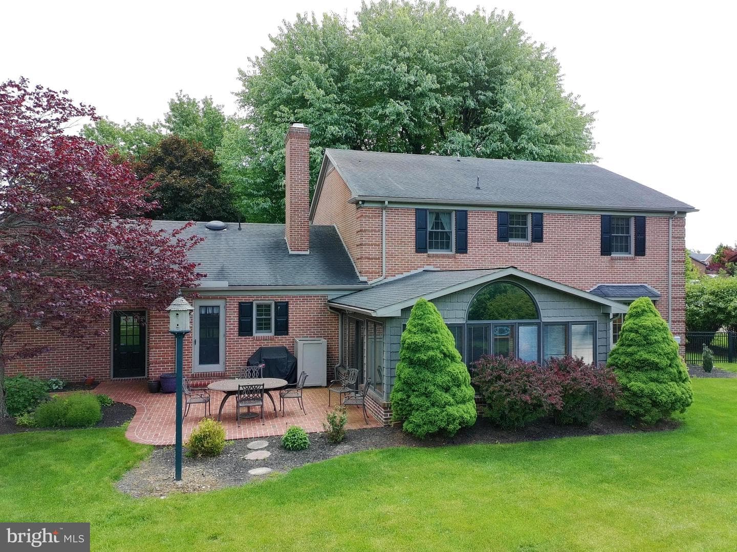 475 Larkspur Lane photo 3