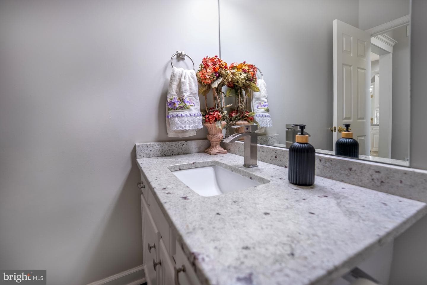 2384 Castlegreen Dr photo 35