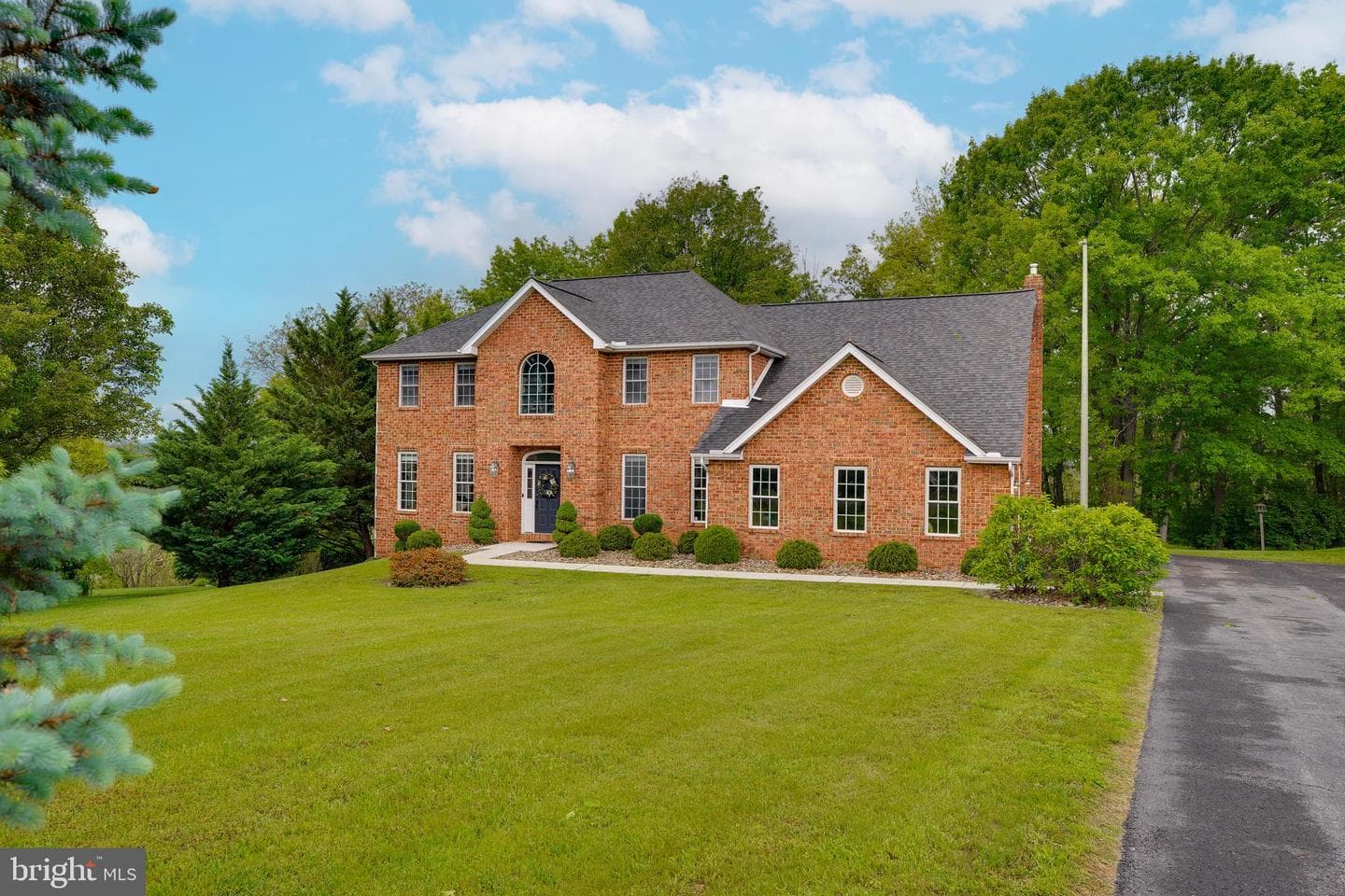 2384 Castlegreen Dr photo 9