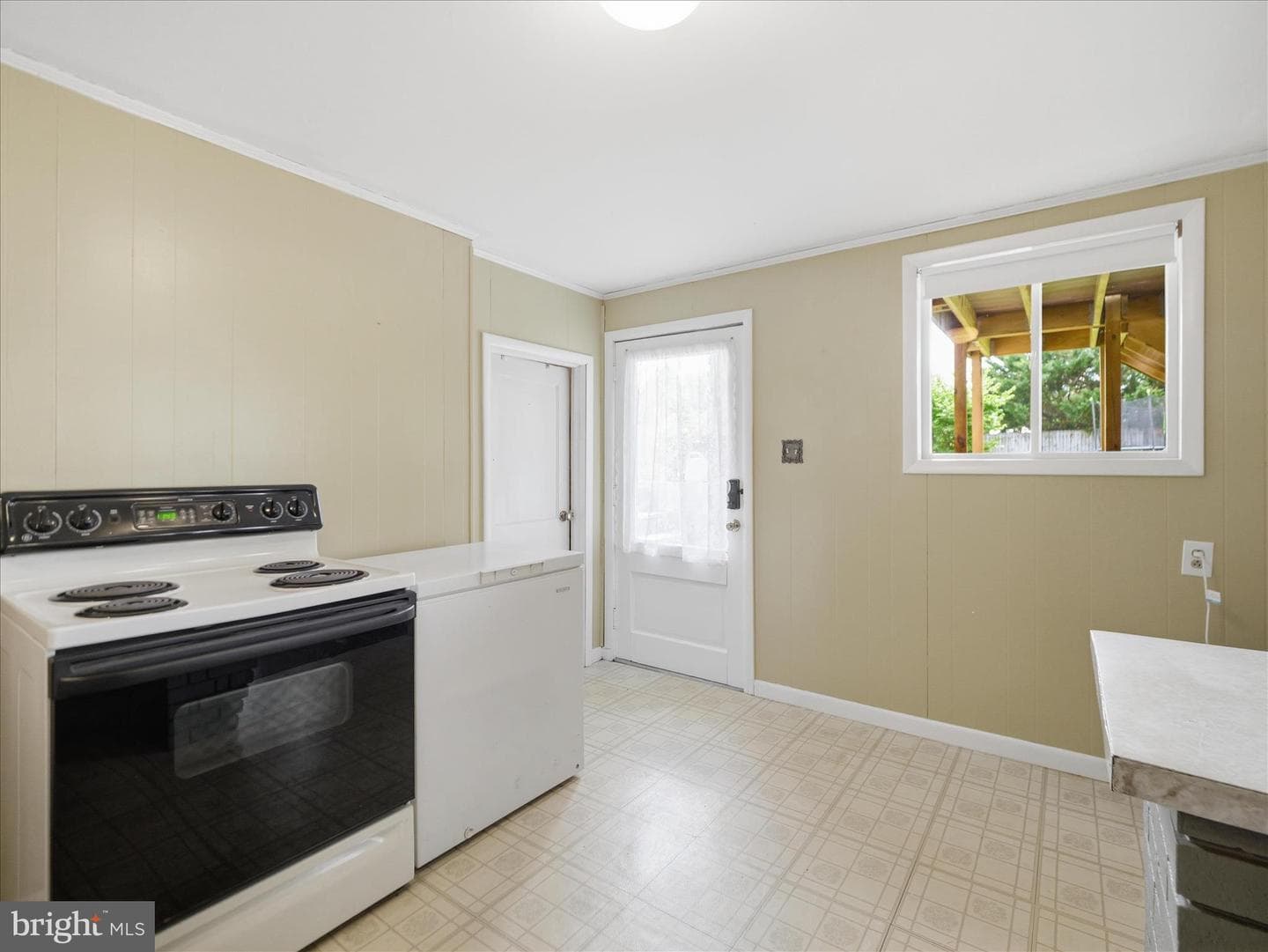 380 Hade Street photo 27