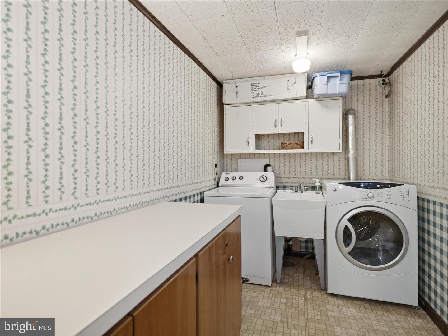 380 Hade Street photo 30