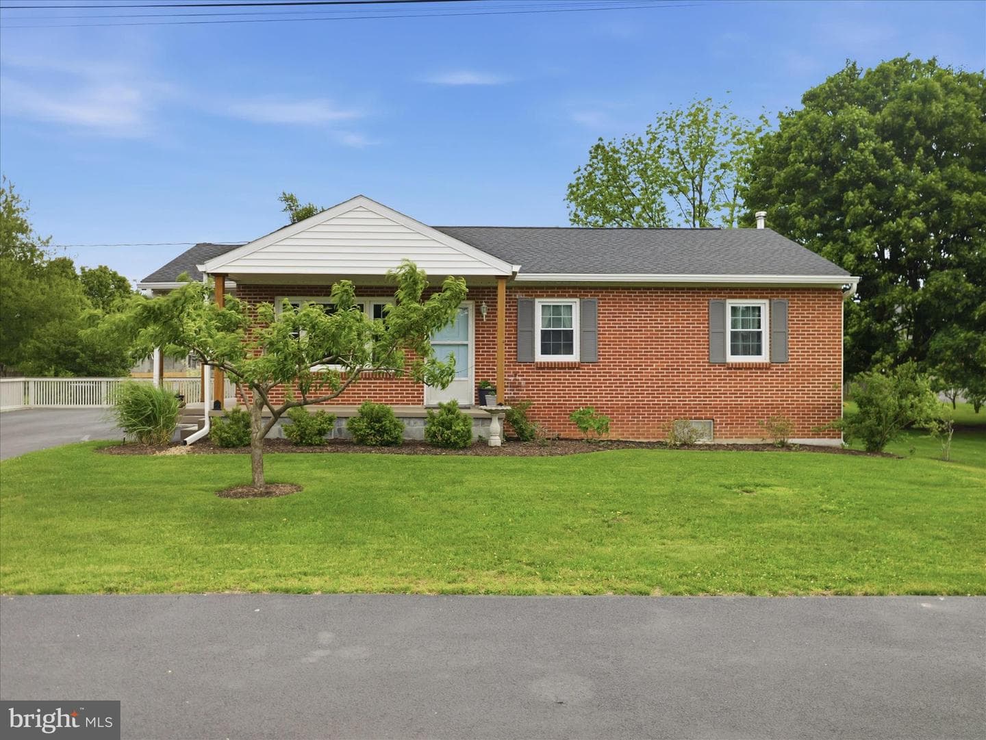 380 Hade Street photo 36