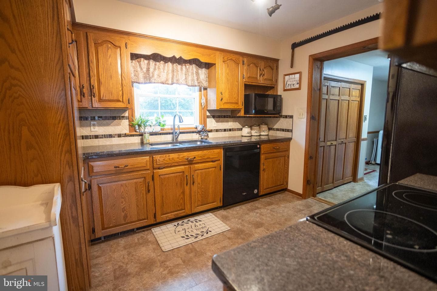 1015 Heritage Avenue photo 10