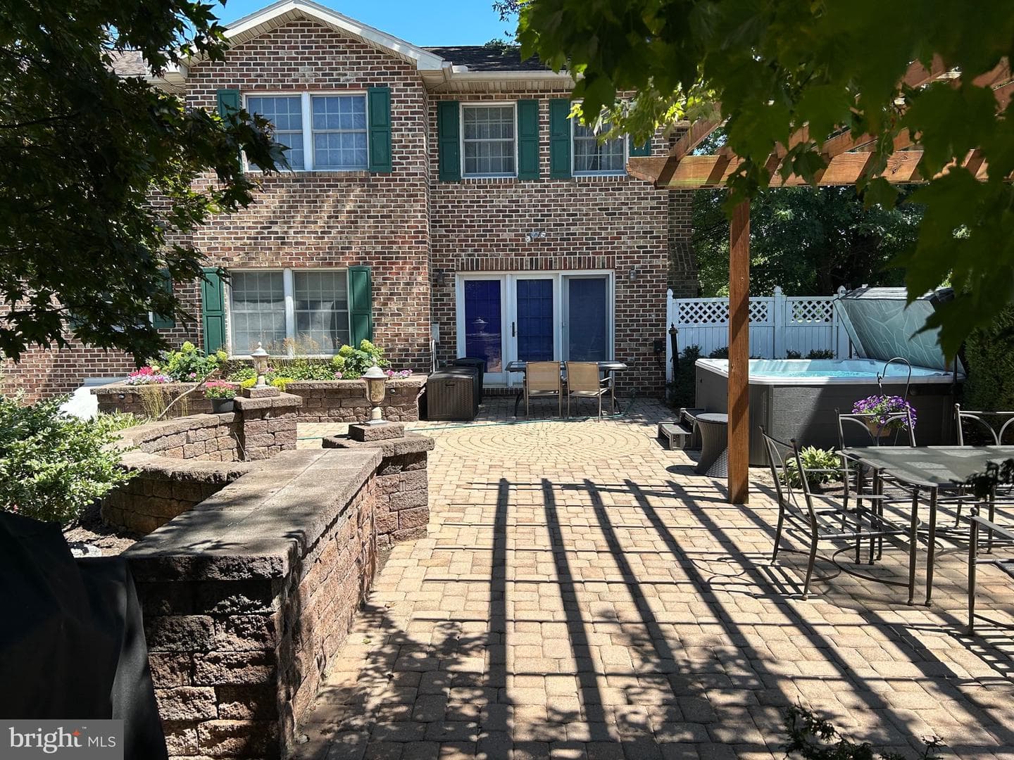 1015 Heritage Avenue photo 24