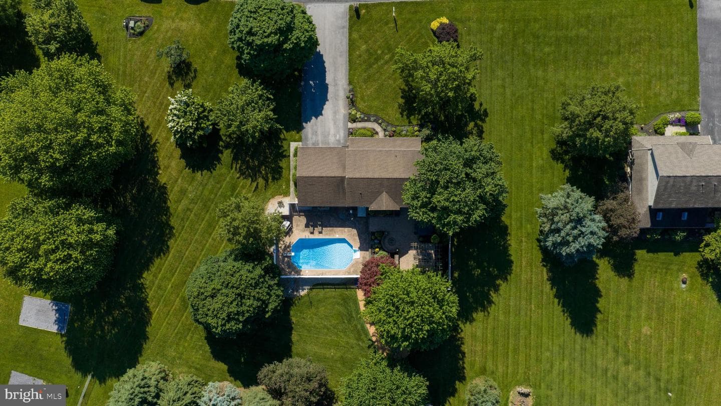 1015 Heritage Avenue photo 4