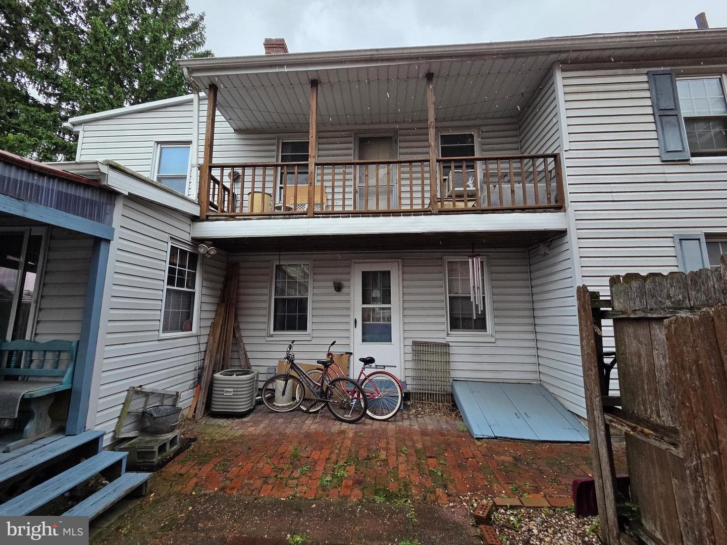 538 E E Queen Street photo 14