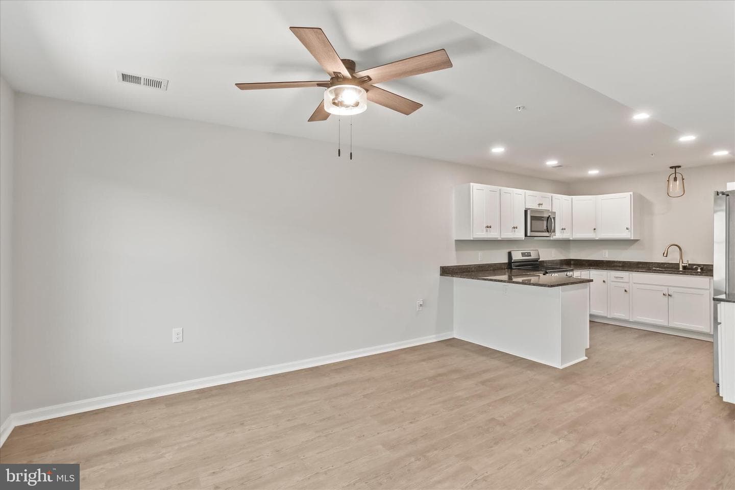 8820 Hillside Way photo 9
