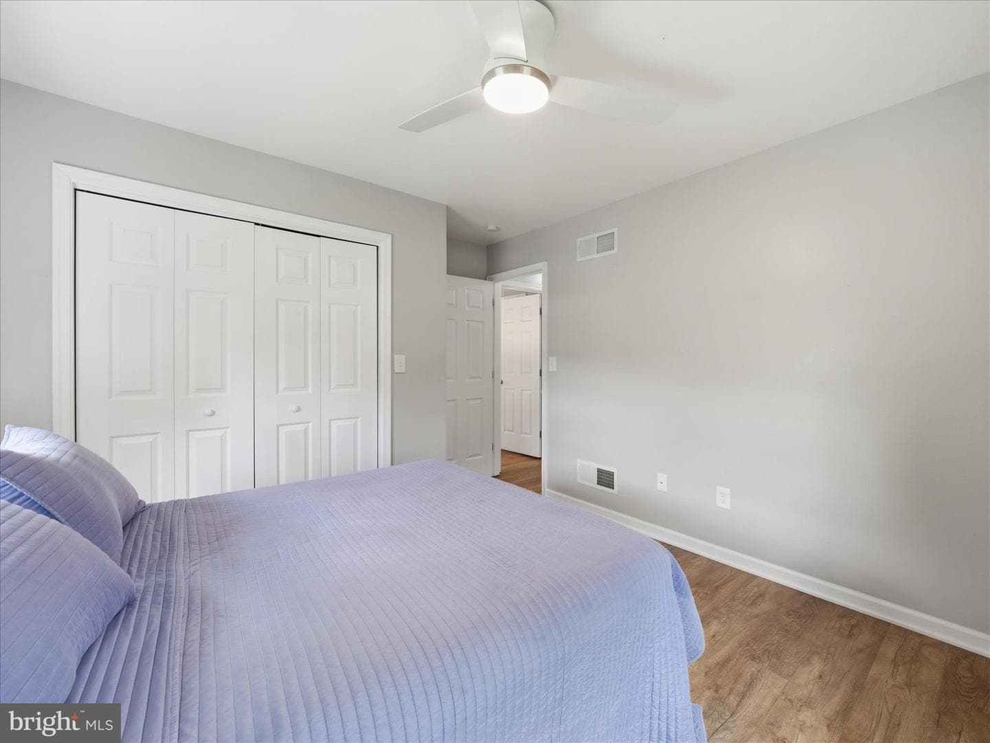 384 Leedy Way E photo 26