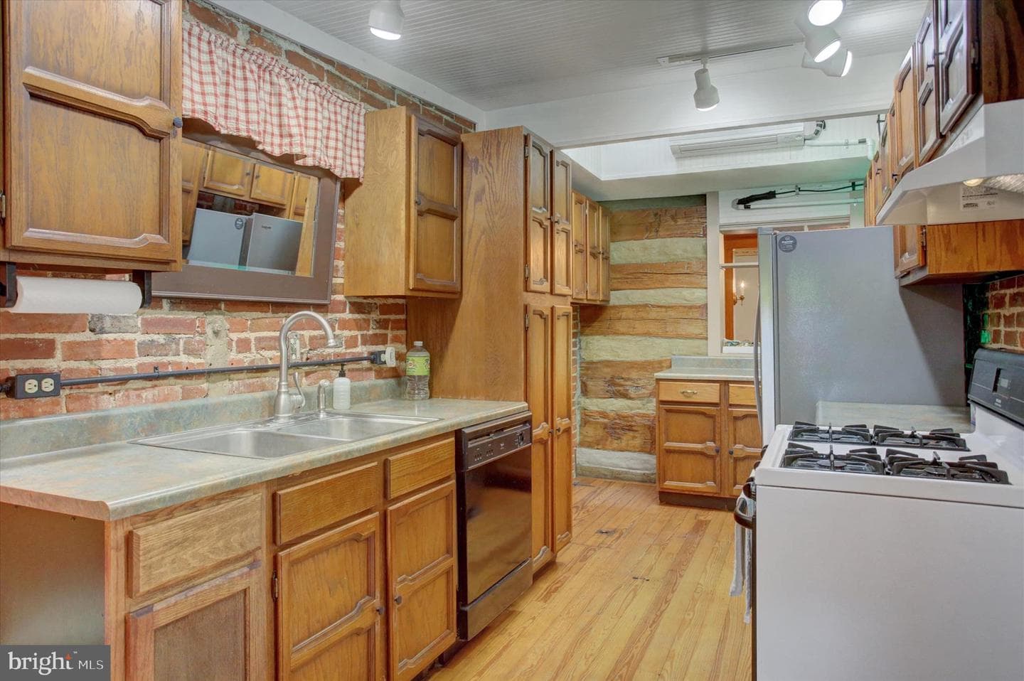 118 N Carlisle Street photo 17