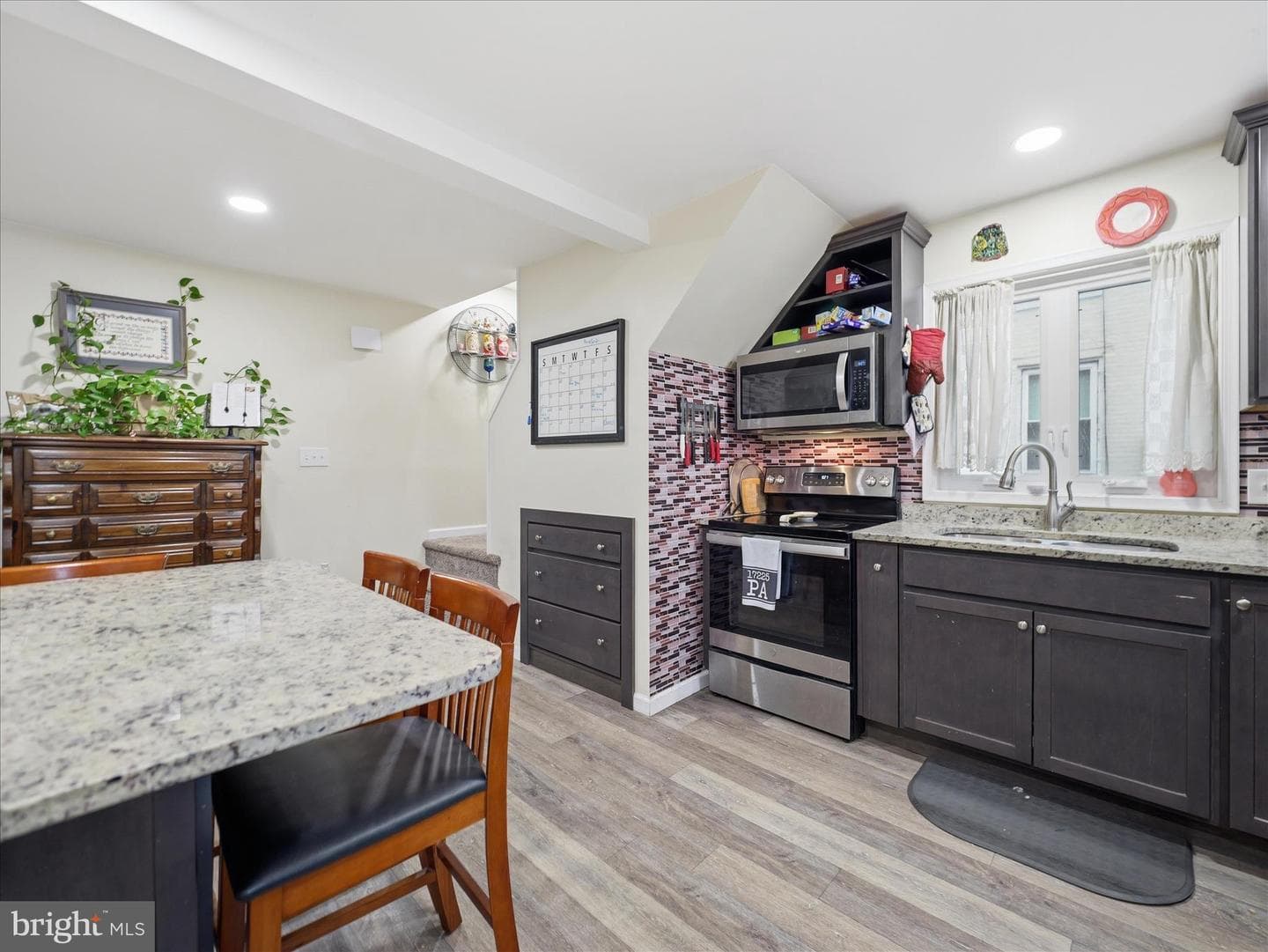 128 E Madison Street photo 12