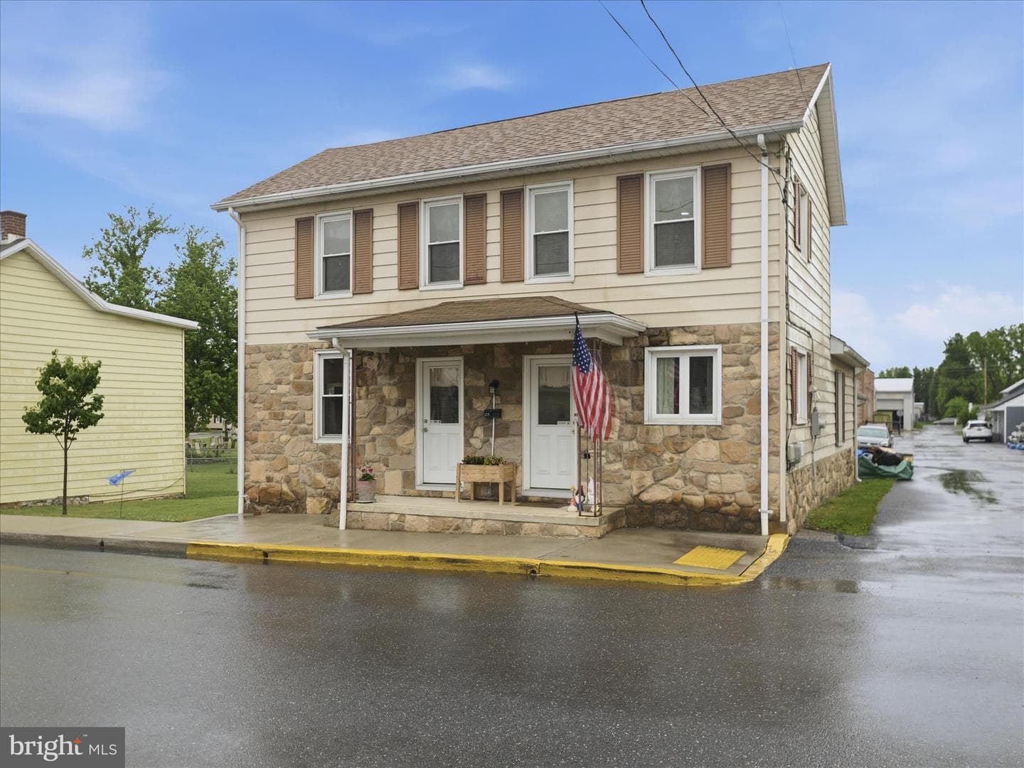 128 E Madison Street photo 4