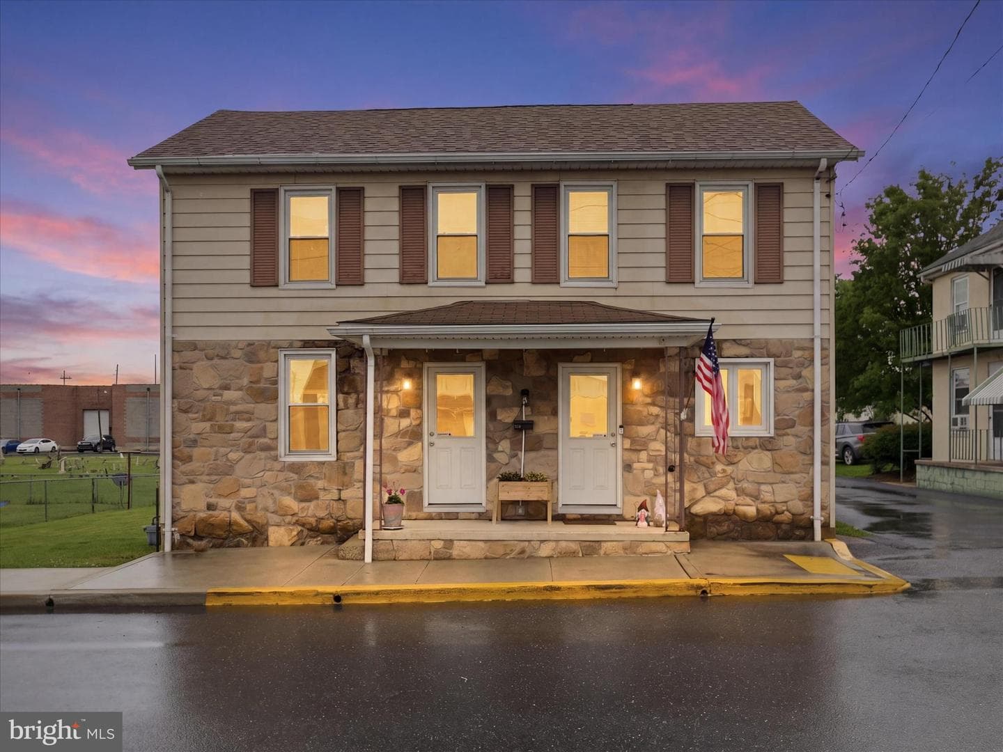 128 E Madison Street photo 6