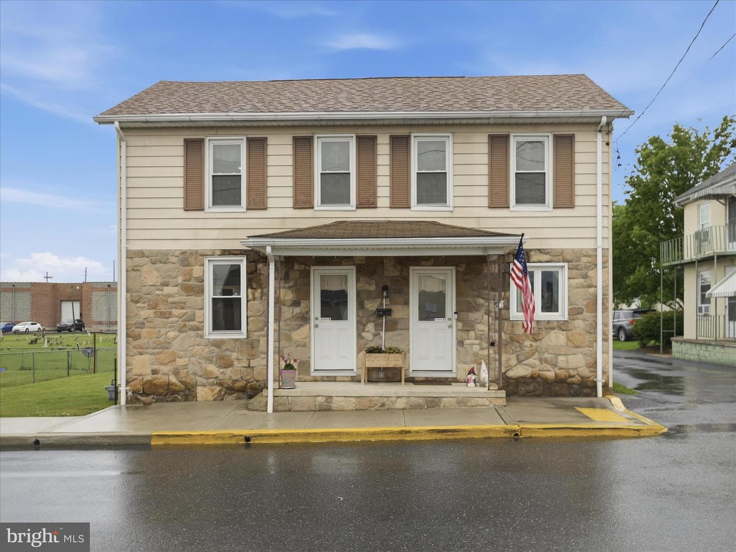 128 E Madison Street photo 7