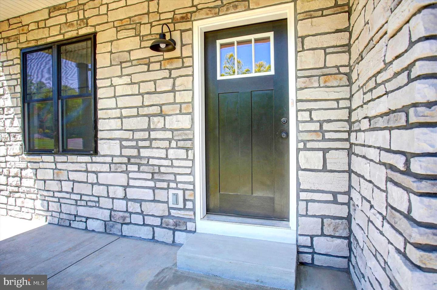 695 Karvois Court photo 3