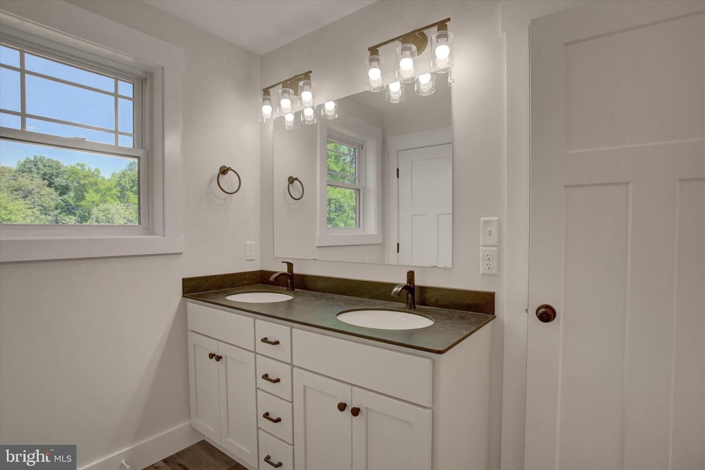 695 Karvois Court photo 32