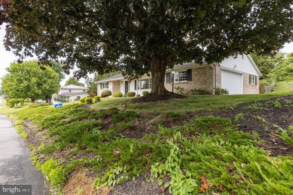 222 Harvest Lane photo 4
