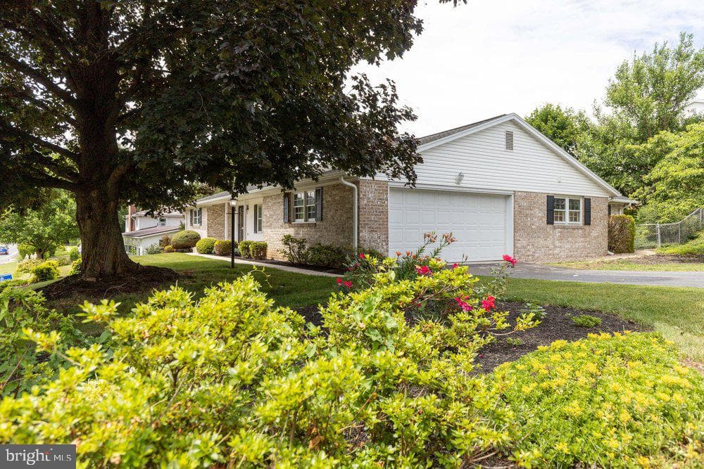 222 Harvest Lane photo 5
