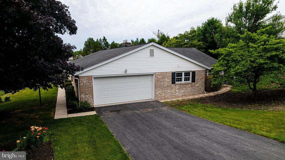 222 Harvest Lane photo 7