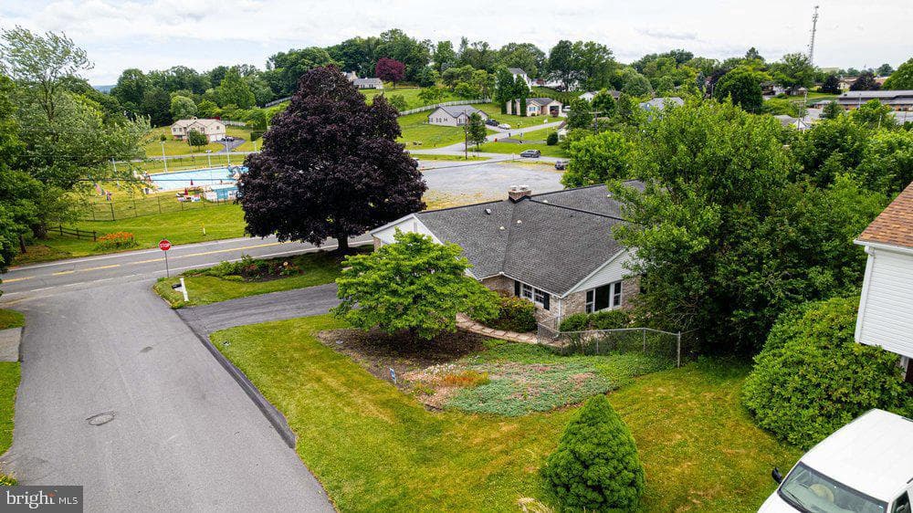 222 Harvest Lane photo 9