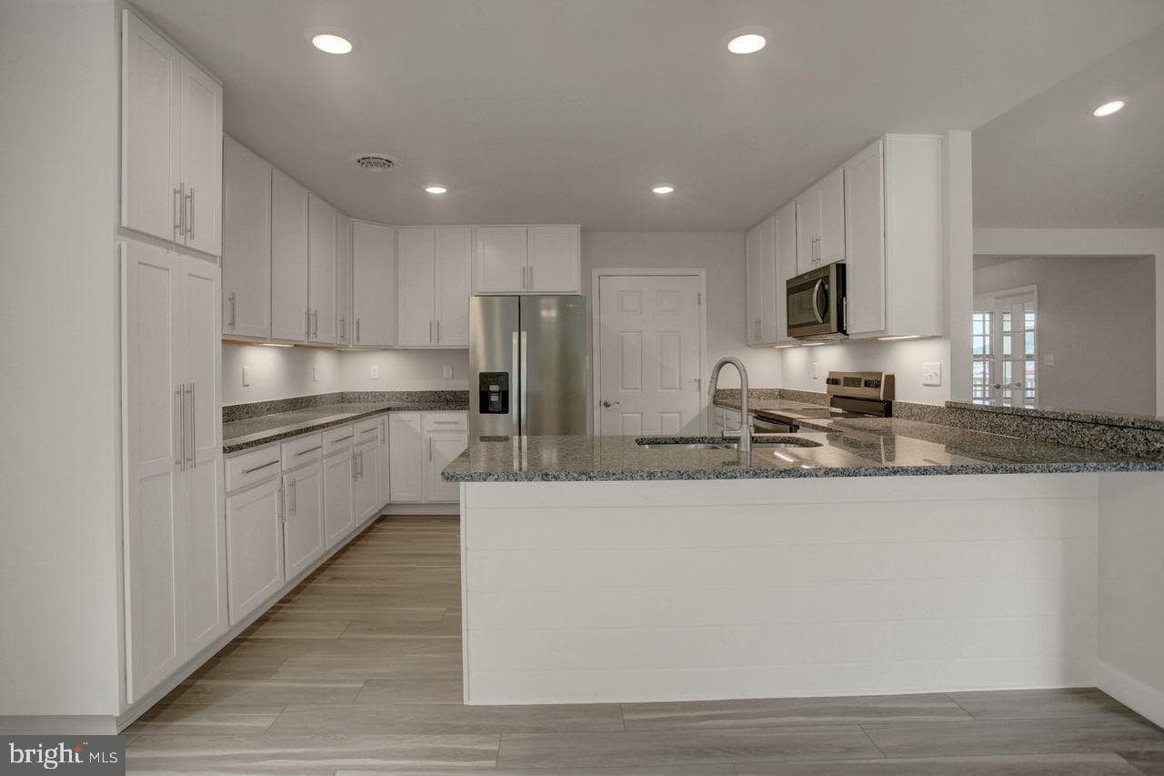 1509 Treeline Drive photo 14